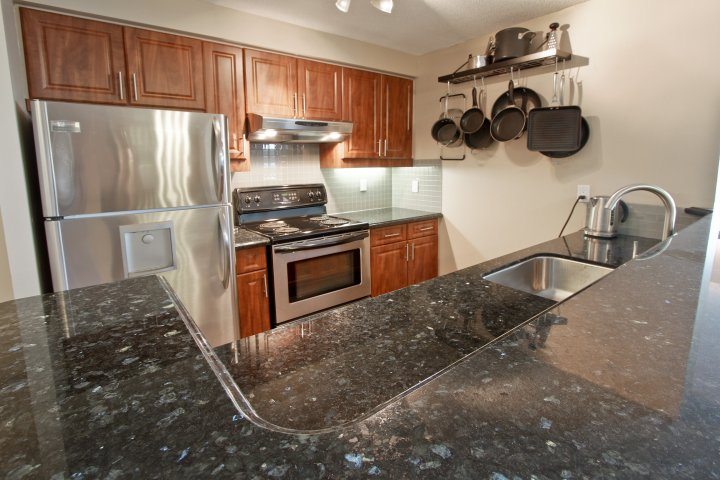 Waterfront Condo - 307-10 Yonge (6)