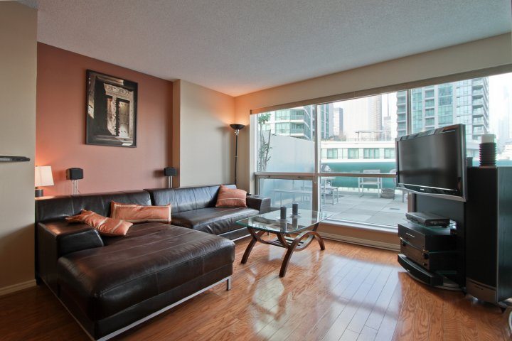 Waterfront Condo - 307-10 Yonge (9)