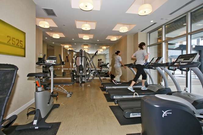 37 Grosvenor St 1505 Toronto-small-023-Building Exercise Room-666x444-72dpi