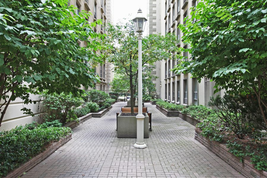 Waldorf Astoria hotel Courtyard 3