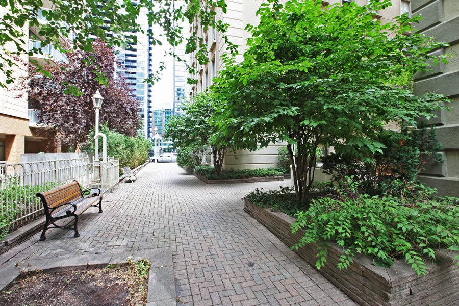 Waldorf Astoria hotel Courtyard 4