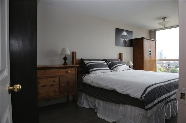 the summit king west sold