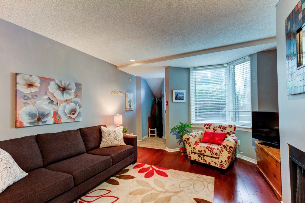 Townhouse The Summit Complex Toronto