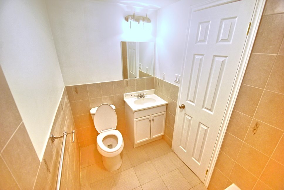 20 Ashdale Avenue Toronto Leslieville Basement Rental (4)
