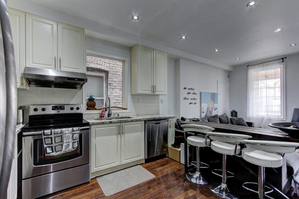 20_Ashdale_Ave_Kitchen_3_WEB