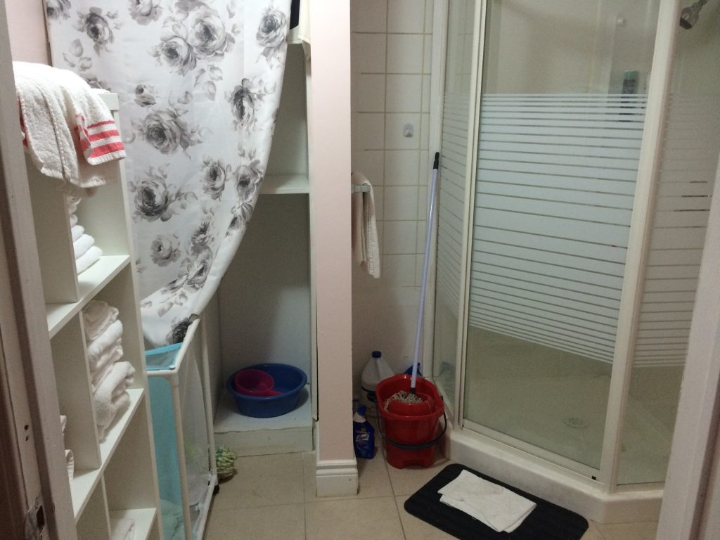 2642-eglinton-shower-room