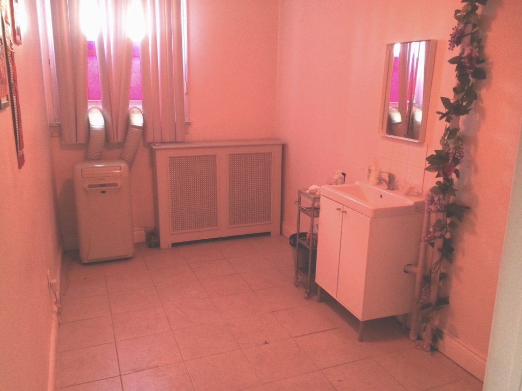 2642-eglinton-vanity