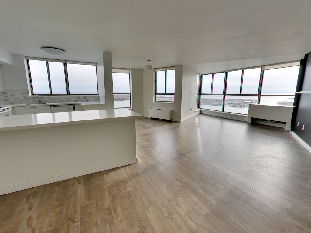 270 Queens Quay W