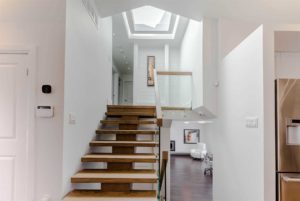 616 Mississauga Cres Floating Staircase
