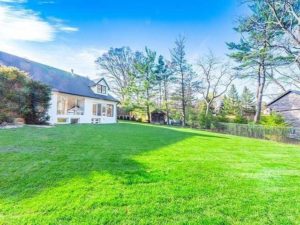 861 Sunningdale Bend