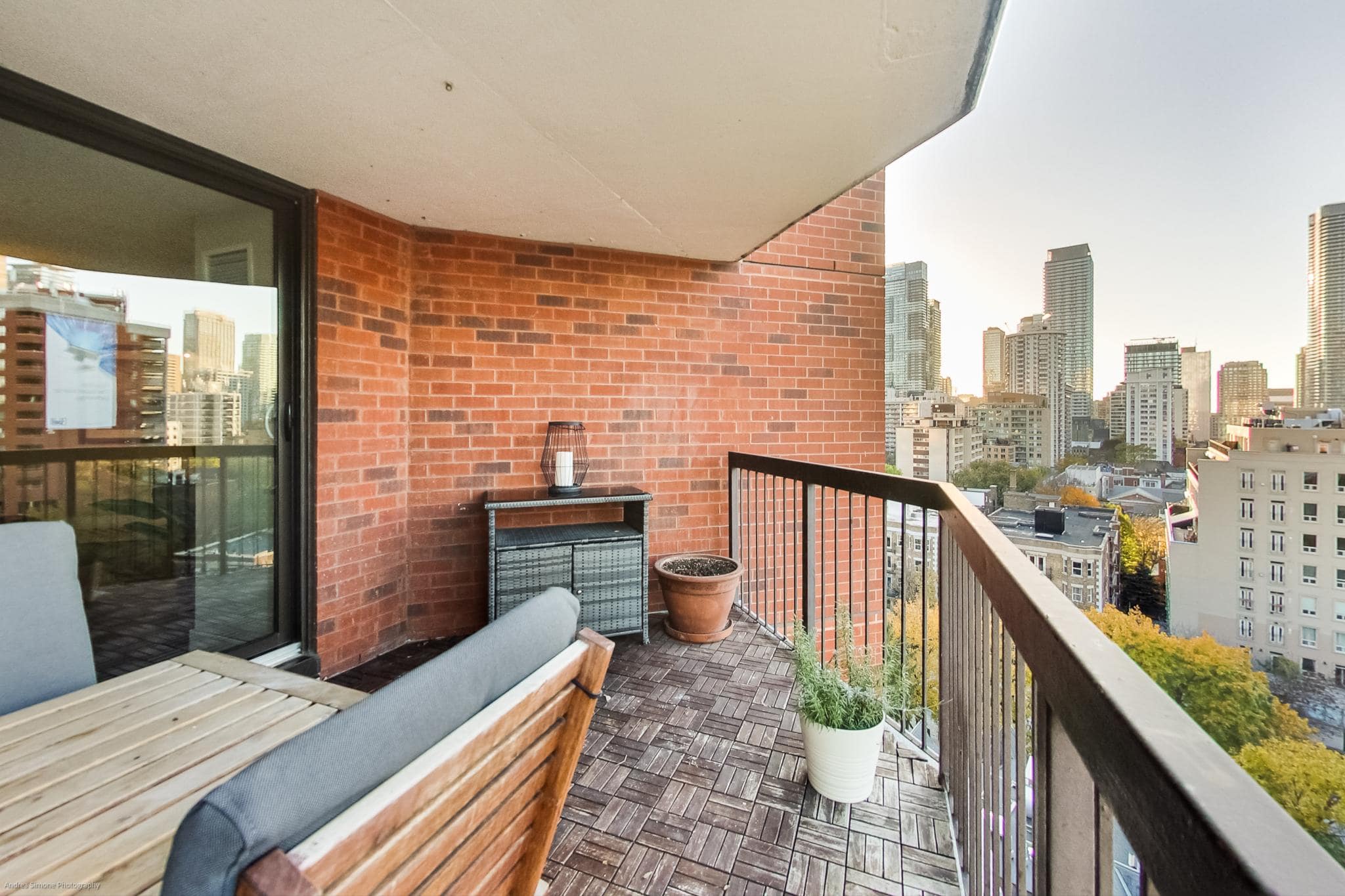 77 Maitland Pl 1224