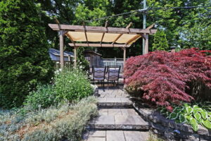 306 Gainsborough Ave backyard