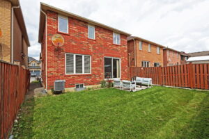 6 drummondville dr large backyard