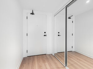 319 Jarvis St #3110 foyer with large mirrored closet