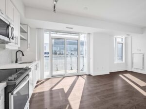 525 Adelaide St W Lph25 sliding doors lead from the kitchen to the balcony