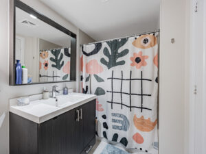 18 Graydon Hall Dr #1701 4-piece bathroom