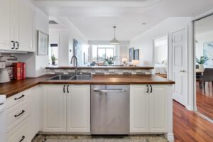 8 Covington Rd #1412 kitchen peninsula